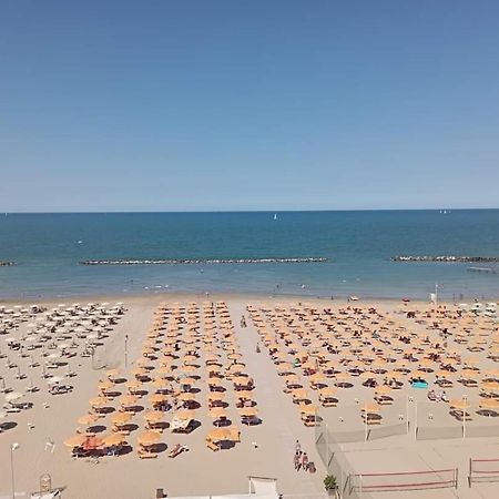 Hotel Salsedine " 5 Mt From The Beach ! " Rimini Kültér fotó