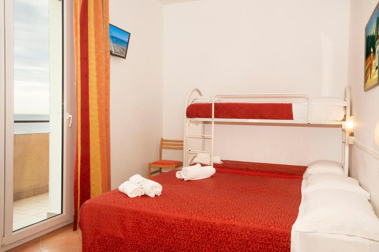 Hotel Salsedine " 5 Mt From The Beach ! " Rimini Kültér fotó