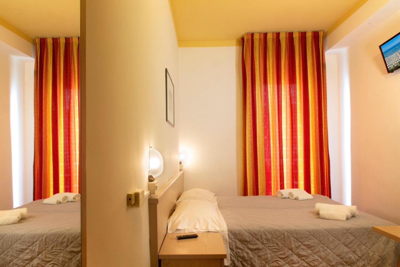 Hotel Salsedine " 5 Mt From The Beach ! " Rimini Kültér fotó