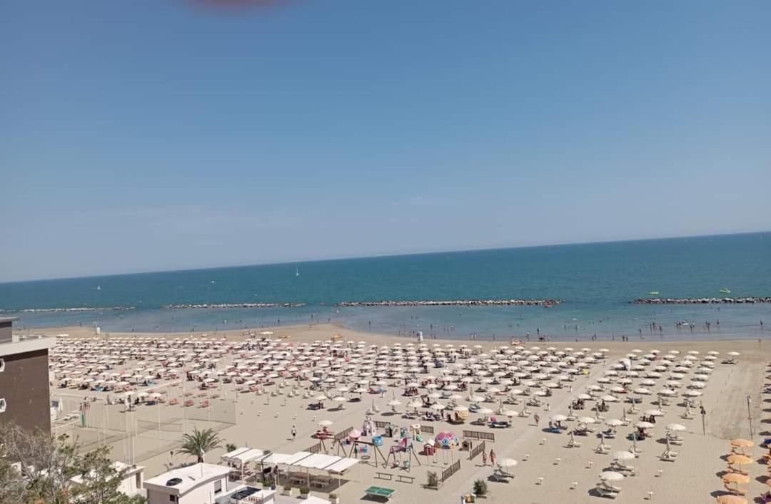 Hotel Salsedine " 5 Mt From The Beach ! " Rimini Kültér fotó