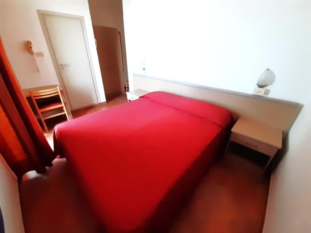 Hotel Salsedine " 5 Mt From The Beach ! " Rimini Kültér fotó