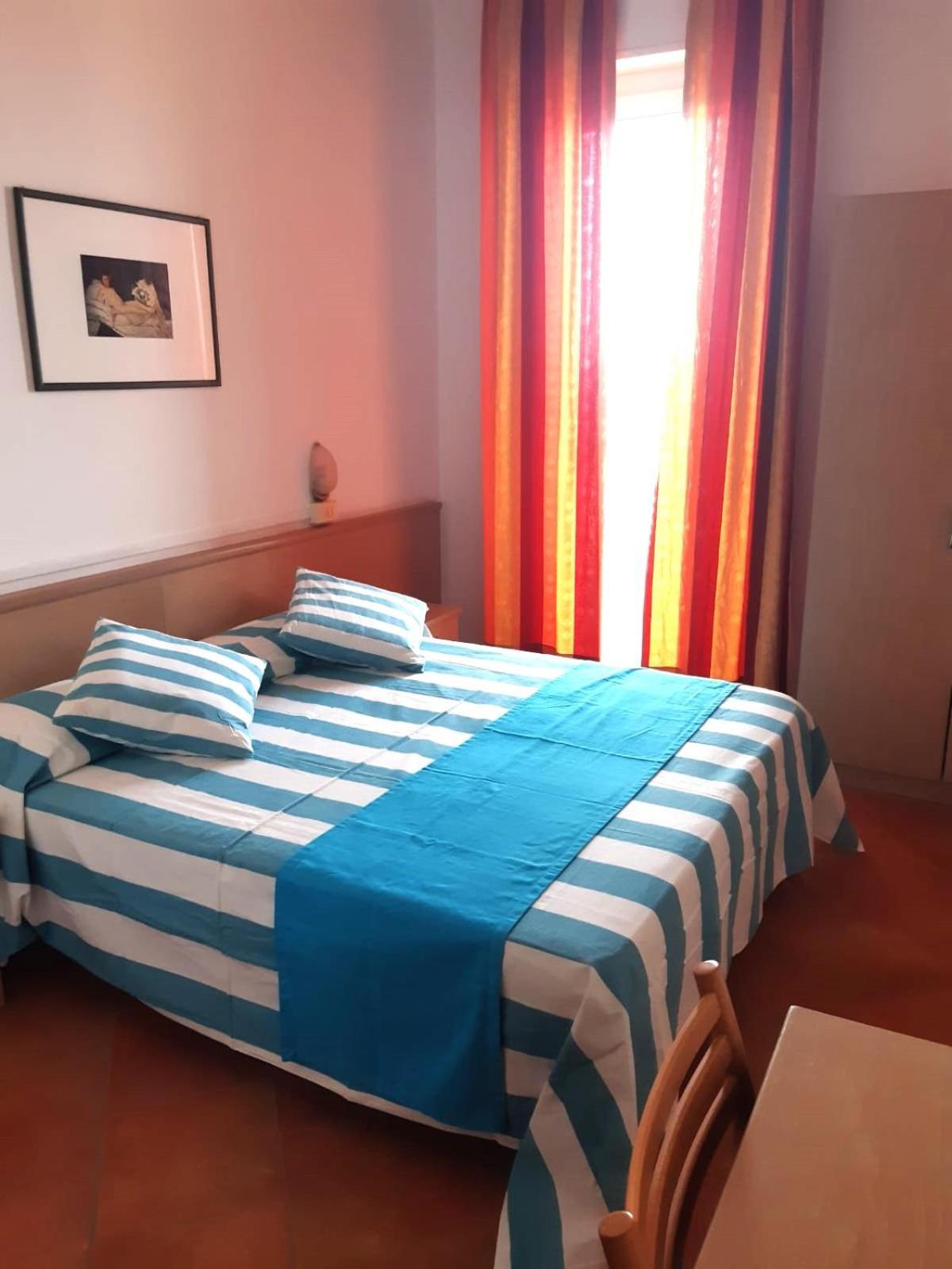 Hotel Salsedine " 5 Mt From The Beach ! " Rimini Kültér fotó
