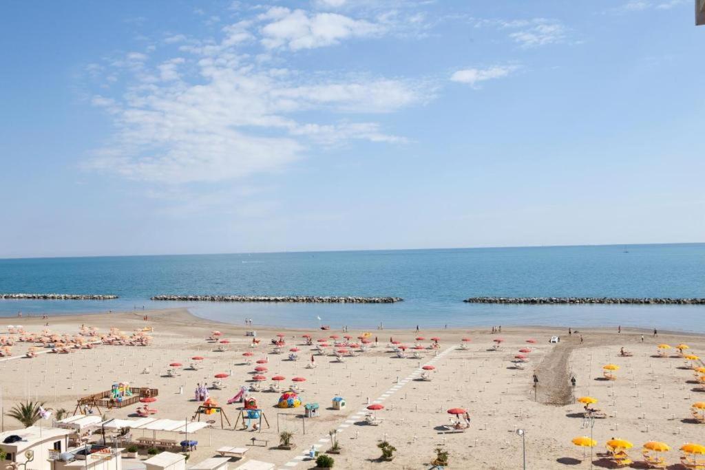 Hotel Salsedine " 5 Mt From The Beach ! " Rimini Kültér fotó