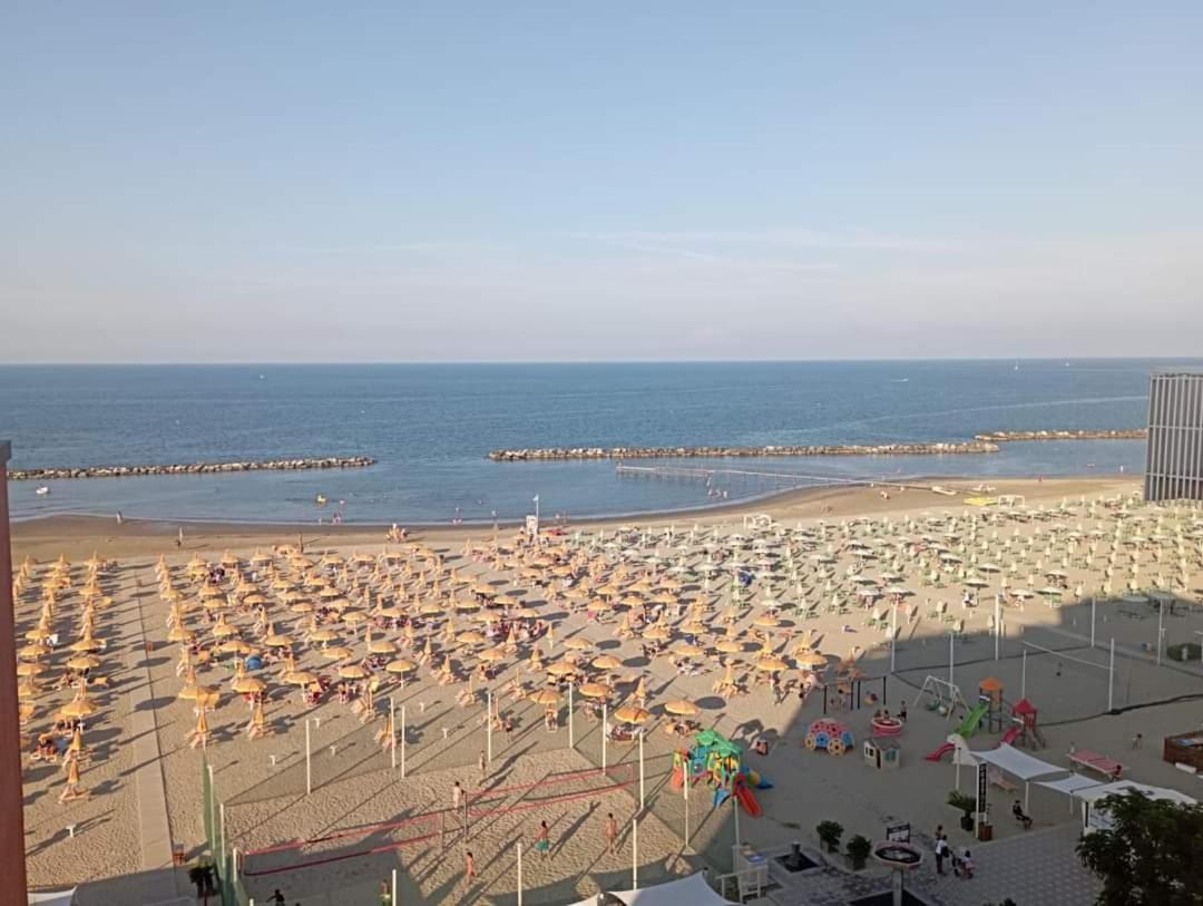 Hotel Salsedine " 5 Mt From The Beach ! " Rimini Kültér fotó