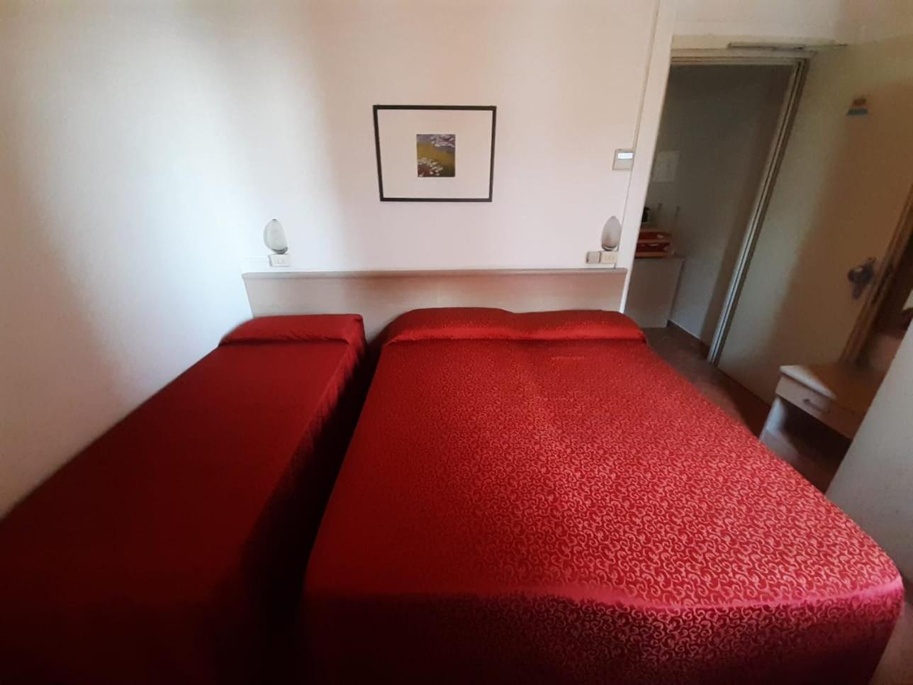 Hotel Salsedine " 5 Mt From The Beach ! " Rimini Kültér fotó