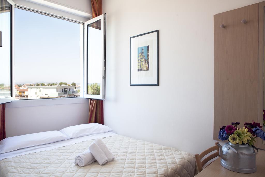 Hotel Salsedine " 5 Mt From The Beach ! " Rimini Kültér fotó