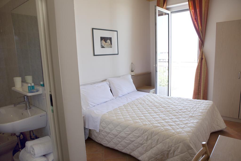 Hotel Salsedine " 5 Mt From The Beach ! " Rimini Kültér fotó