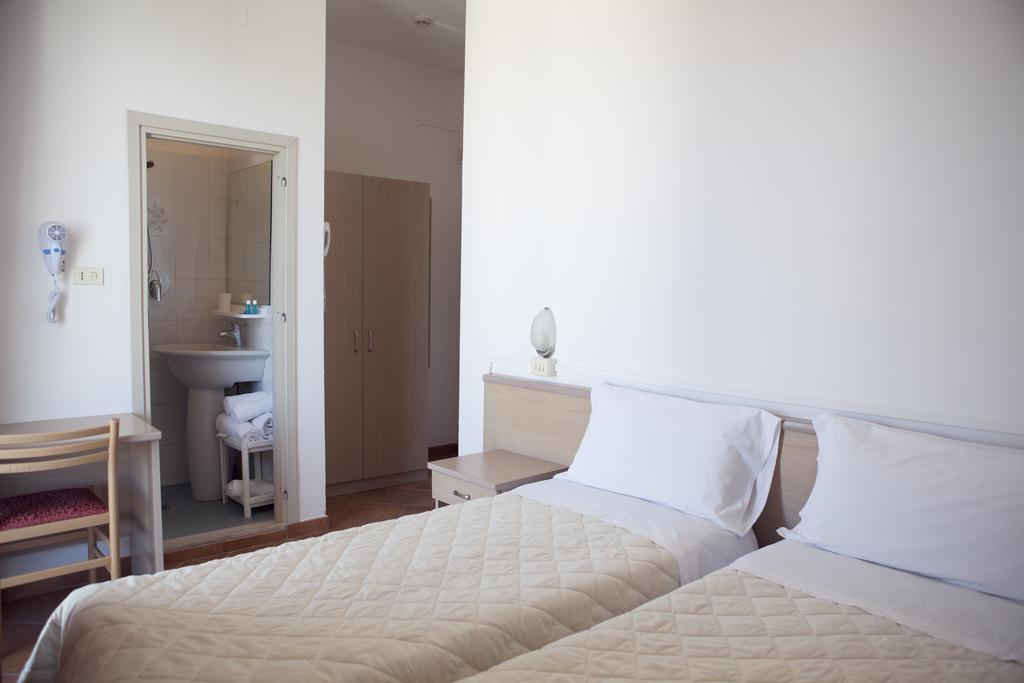 Hotel Salsedine " 5 Mt From The Beach ! " Rimini Kültér fotó