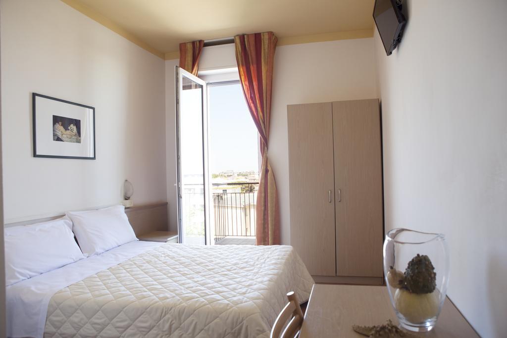 Hotel Salsedine " 5 Mt From The Beach ! " Rimini Kültér fotó